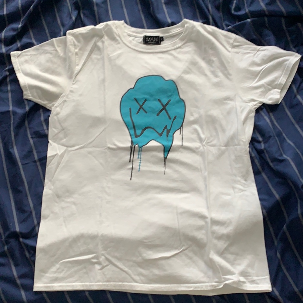 white t shirt with melting face